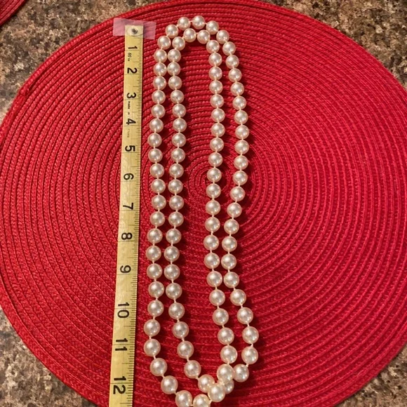 Beautiful large faux pearl necklace. - Picture 5 of 5